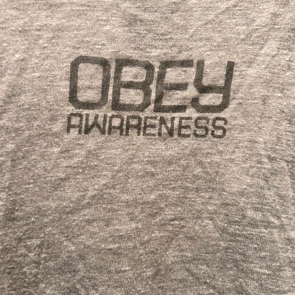 OBEY TANK (RARE) - Picture 2 of 2